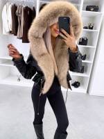 Tamsiai Raudona Reguliuojamo Liemens Parka Su Prabangiu Dirbtiniu Kailiu