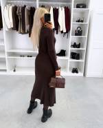 Melns Elastīga Džemperkleita Ar šķēlumu Sānos