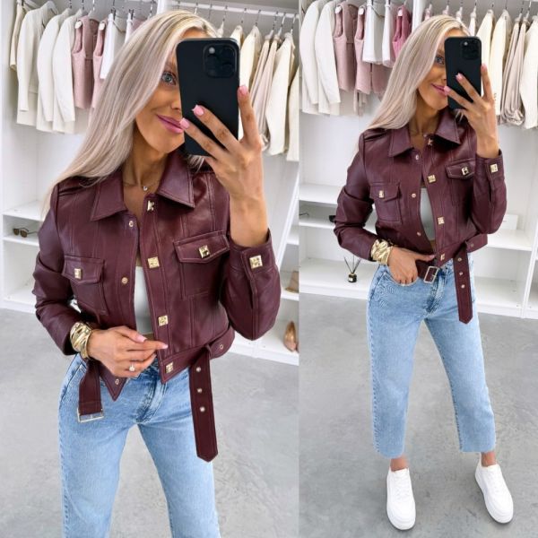 Tumepunane Trukkidega Kehasse Tagi