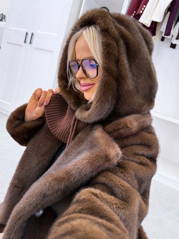 Pruun Kaelusega Müts