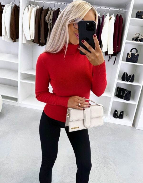 Punane Kõrge Kaelusega Pehme Ja Veniv Sviiter