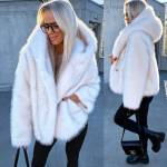 Must Luksuslik Kapuutsiga Kasukas