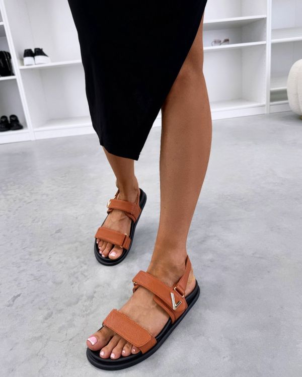Camel Strap-fastening Sandals