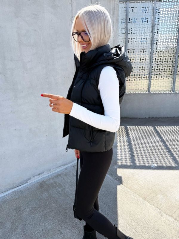 Must Vetthülgavast Kangast Vest