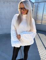 Sārts Oversize Adījums Ar Augstu Apkakli