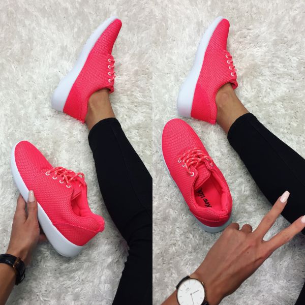Pink Lightweight Sports Shoes
