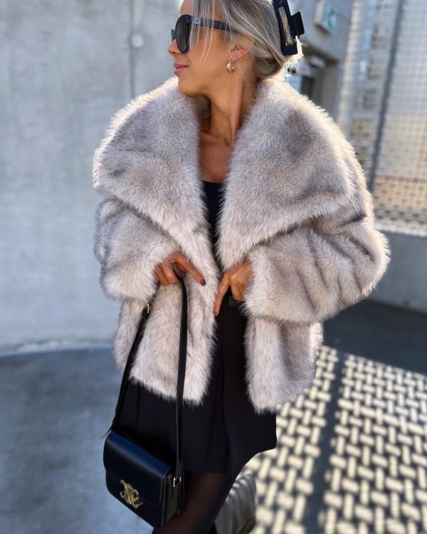 Taupė Luxurious Short Fur Coat