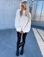 Sārts Oversize Adījums Ar Augstu Apkakli