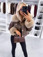 Tumši Sarkans Oderēta Parka Ar Siltu Iekšpusi