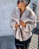 Šviesiai Smėlio Spalvos Luxurious Short Fur Coat