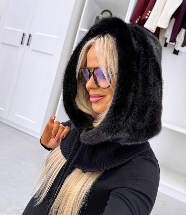 Must Kaelusega Müts