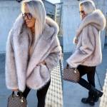 Must Luksuslik Kapuutsiga Kasukas