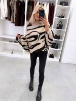 Pelēks Adījuma Džemperis Ar Pagarinātu Aizmugures Malu